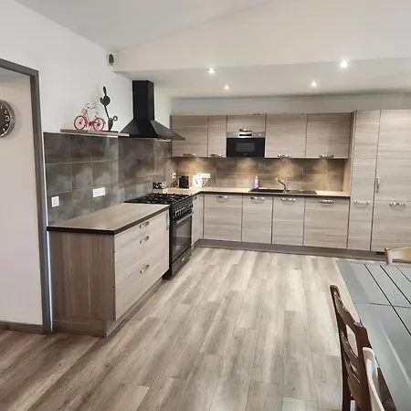Spacieuse Maison De Avec Piscine à Casa de Férias *