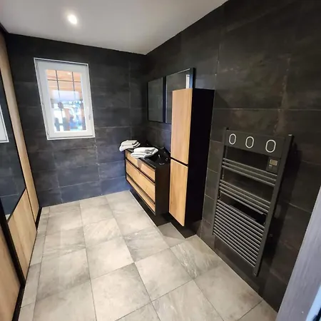 Spacieuse Maison De Avec Piscine à Arenthon