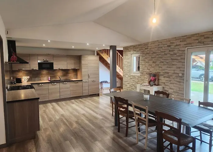 Spacieuse Maison De Avec Piscine A *