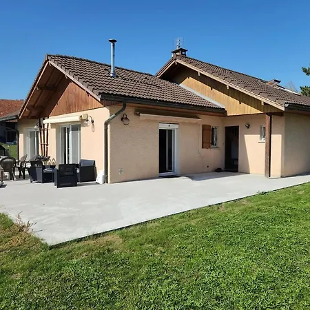 Spacieuse Maison De Avec Piscine A Ferienhaus