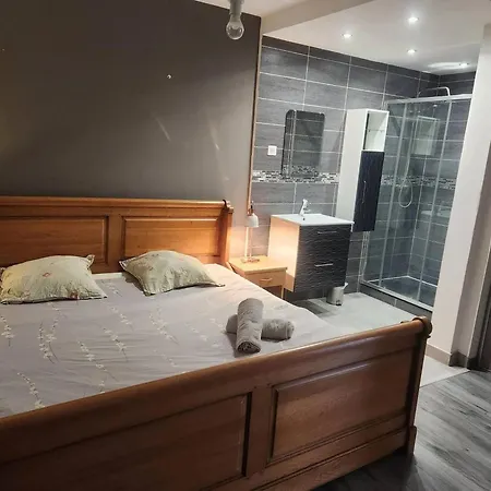 Spacieuse Maison De Avec Piscine A Сasa de vacaciones Arenthon