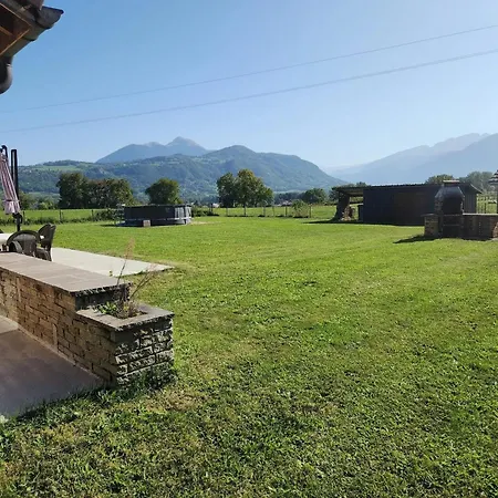 Spacieuse Maison De Avec Piscine A Сasa de vacaciones Arenthon