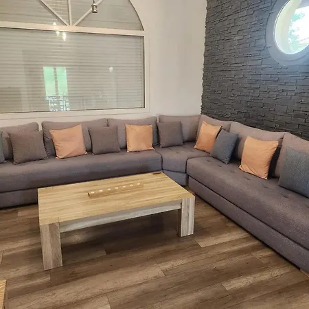 Spacieuse Maison De Avec Piscine A Сasa de vacaciones *