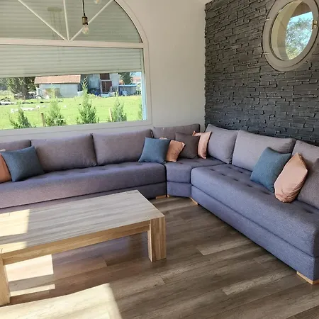 Сasa de vacaciones Spacieuse Maison De Avec Piscine A Arenthon