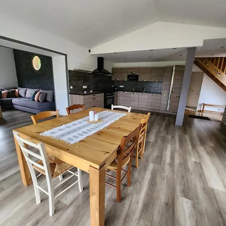 Spacieuse Maison De Avec Piscine A Vakantiehuis *