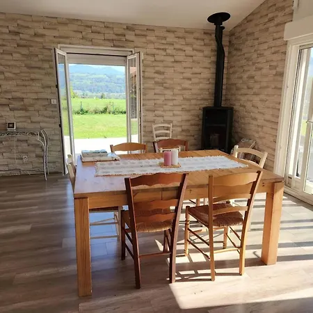 Spacieuse Maison De Avec Piscine à * Arenthon