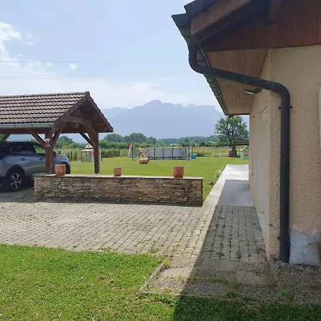 Spacieuse Maison De Avec Piscine à Arenthon