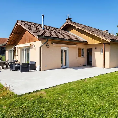 Spacieuse Maison De Avec Piscine A Ferienhaus